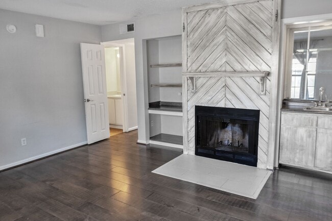 Photo - 8016 Thelen St