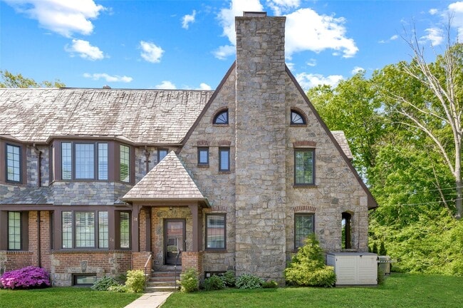Photo - 8 Manning Cir Townhome