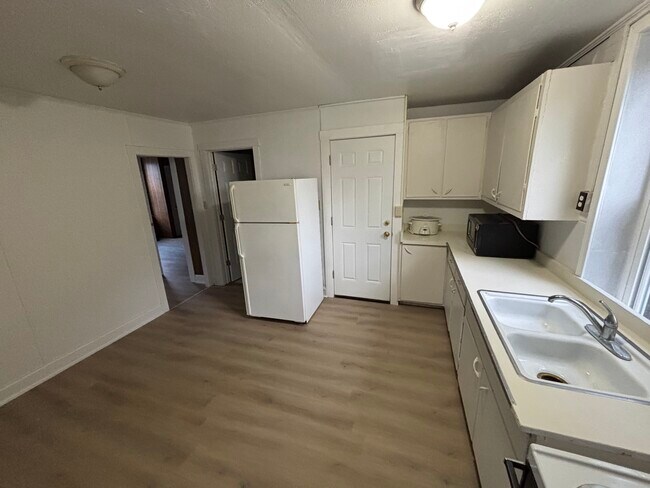 Photo - 178 Sassafras St Unit #1