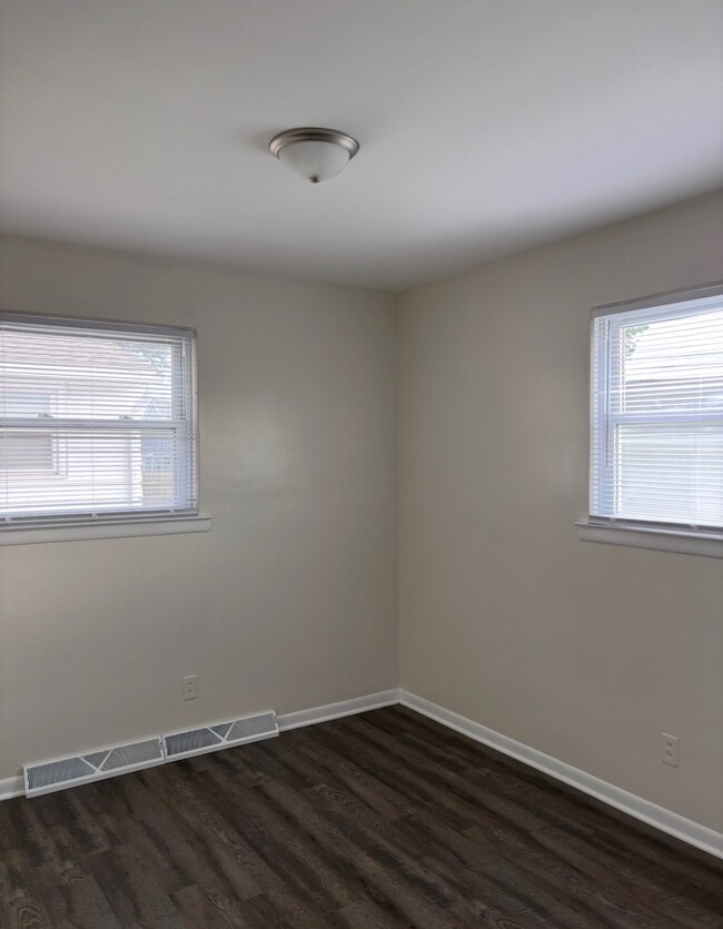 Photo - 127 Hungerford St