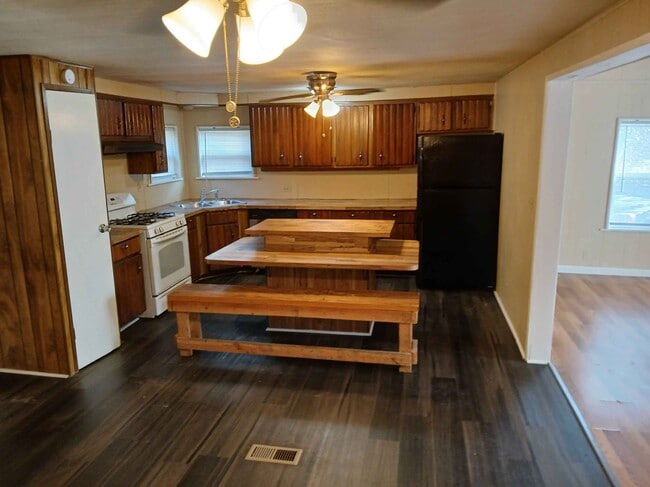 Photo - 5576 Helm Ln