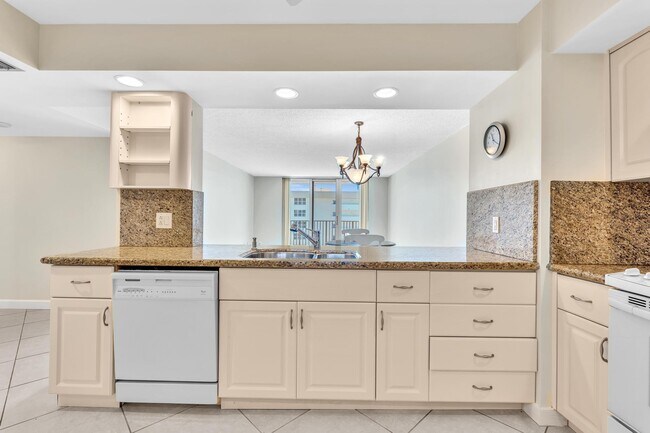 Photo - 1150 Hillsboro Mile Unit 914