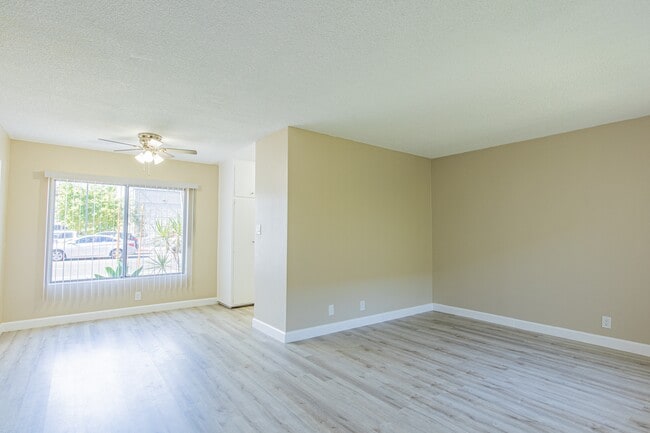 Parthenia Twin Apartments