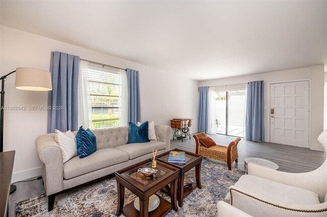 Photo - 4702 SW 67th Ave