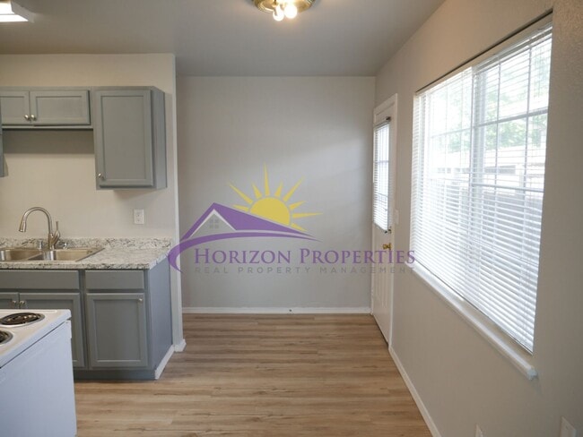 Photo - 2801-2803 Lerwick Rd Unit 2803 Lerwick Rd