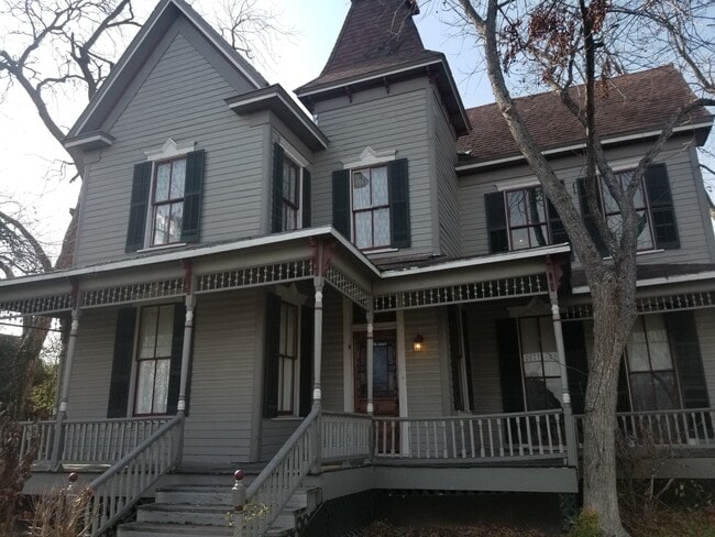 619 Washburn St Unit 1
