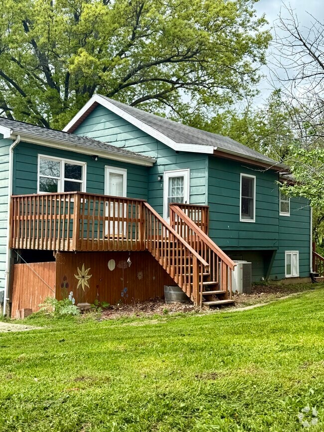 Building Photo - 10 Suncrest Ter Rental