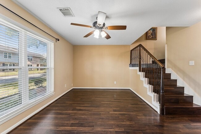 1831 Sherwood Forest St Unidad 28