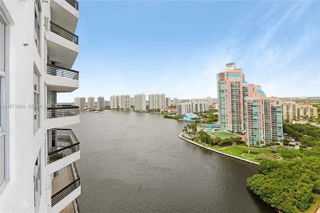 Building Photo - 3530 Mystic Pointe Dr Unit 2402