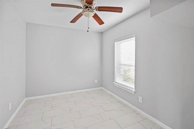 Photo - 1803 S Oak St