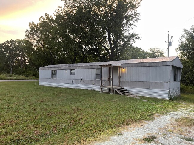 Country Living- 2 Bedroom 2 Bath Mobile Home - Country Living- 2 Bedroom 2 Bath Mobile Home