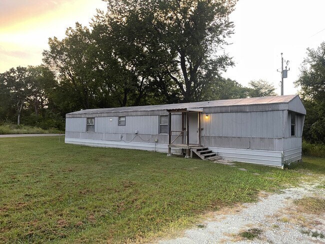 Building Photo - Country Living- 2 Bedroom 2 Bath Mobile Home