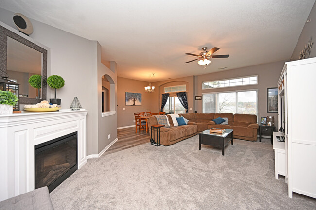 Living Room - 7644 Bridge Point Dr Unidad 7644 Rental