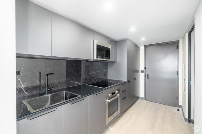1BR, 1BA With Loft - Kitchen