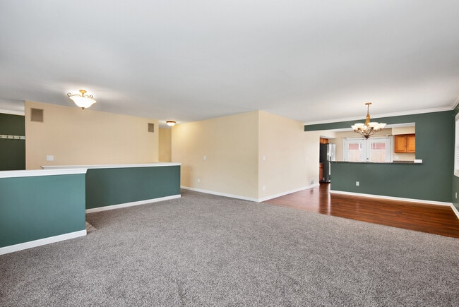 Photo - 1013 Stonegate Rd