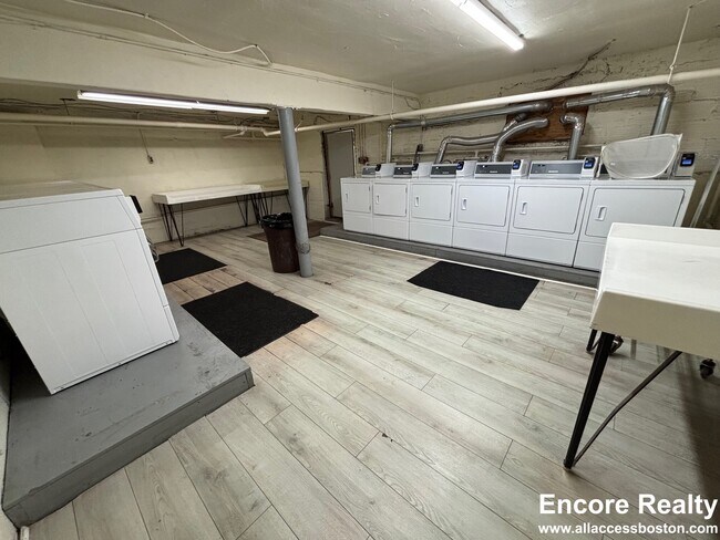 Building Photo - 62 Egmont St Unit 6