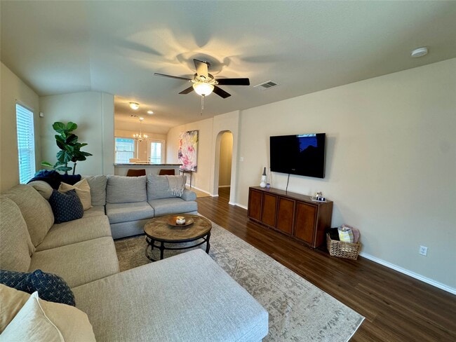 Photo - 371 Nottingham Loop