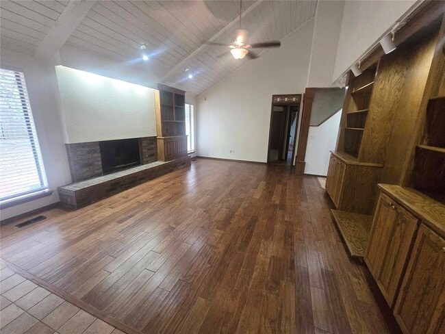 1212 Kingston Ct