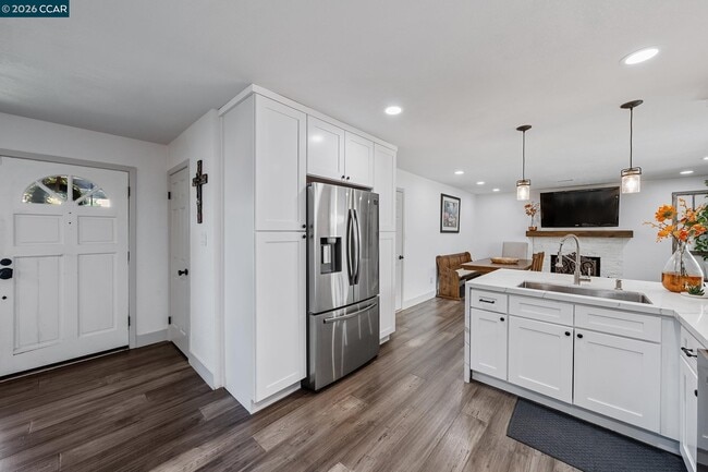 Photo - 1208 Roseann Dr