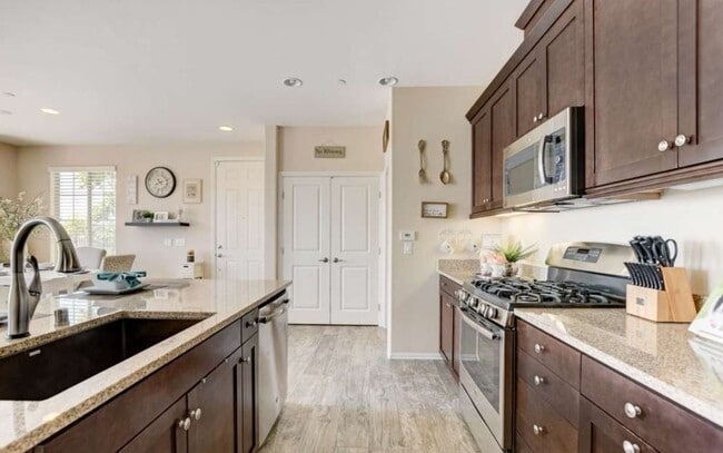 Photo - 1785 Saltaire Pl