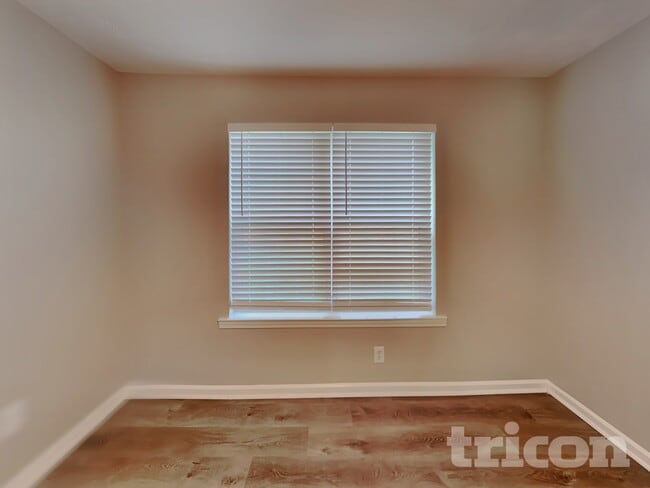 Photo - 501 Walton Dr