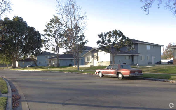 Photo - Breezewood Apartments