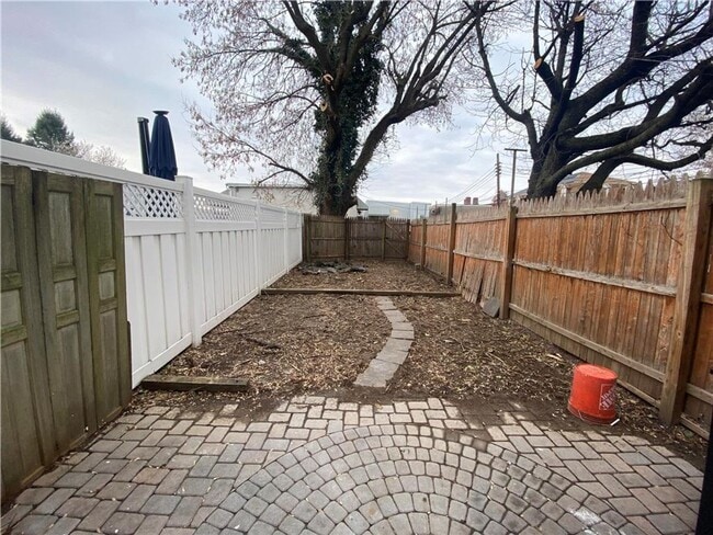 Photo - Charming three-bedroom row house available for rent in the desirable Nazareth