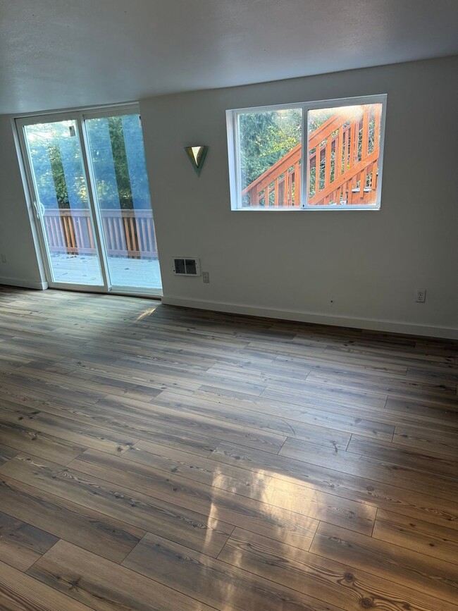 Photo - 1431 Central Ave Unidad Downstairs