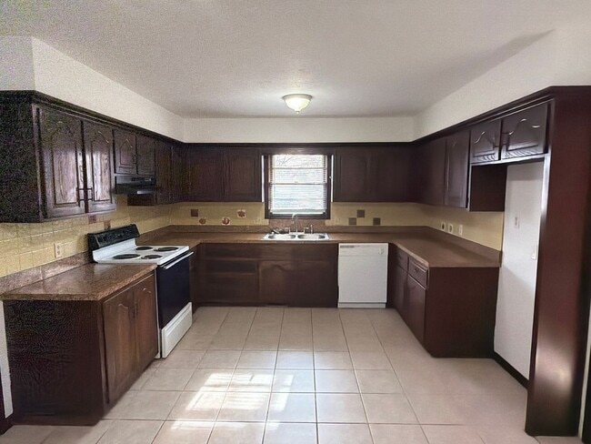 Photo - WOW! Look at this property ! You cant beat this price!