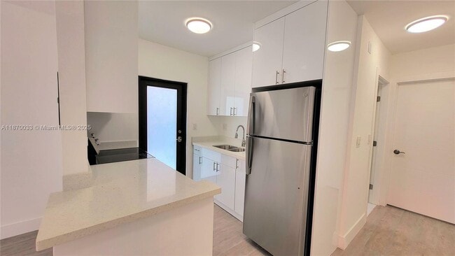 Photo - 681 NW 30th St