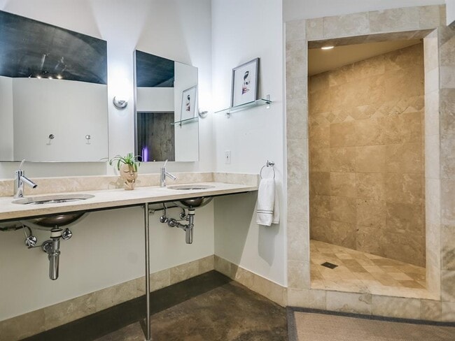 Photo - 311 W 5th St Unit 608