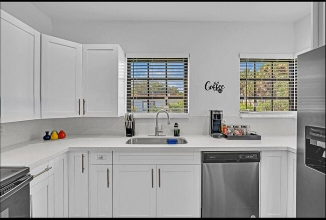 Photo - 860 NW 17th Ct