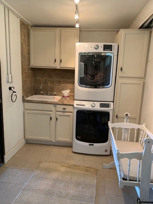 Photo - 18635 Johnson's Pl