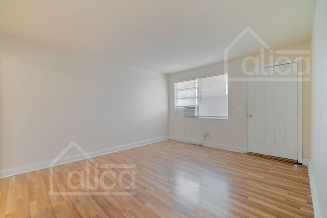 Photo - 801 N Sapodilla Ave Unit #1