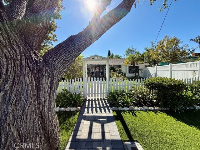 Photo - 22346 Burbank Blvd