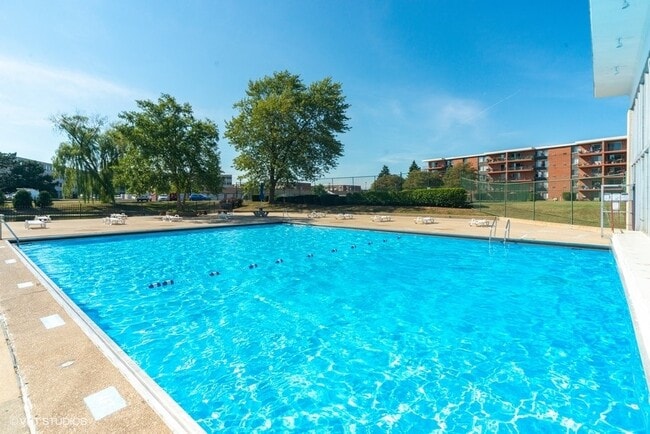 Photo - 16 E Old Willow Rd Unit 514 N