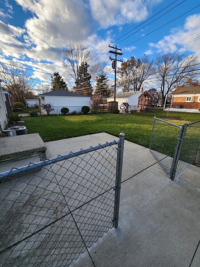 Photo - 29520 Minton