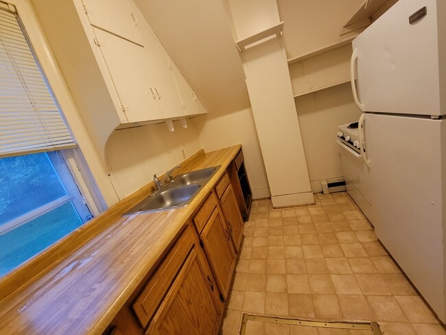 Photo - 1121 6th Ave E