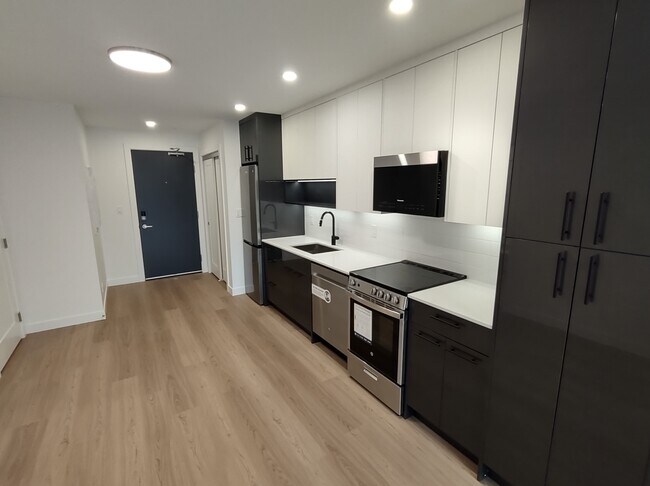 Photo - 1380 Pridham Ave