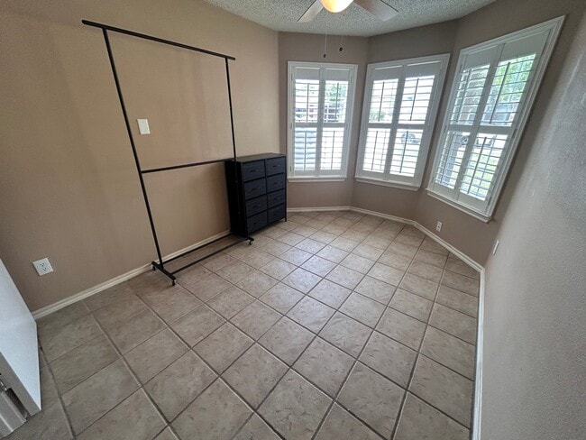 Building Photo - 1011 Windymeadow Ln