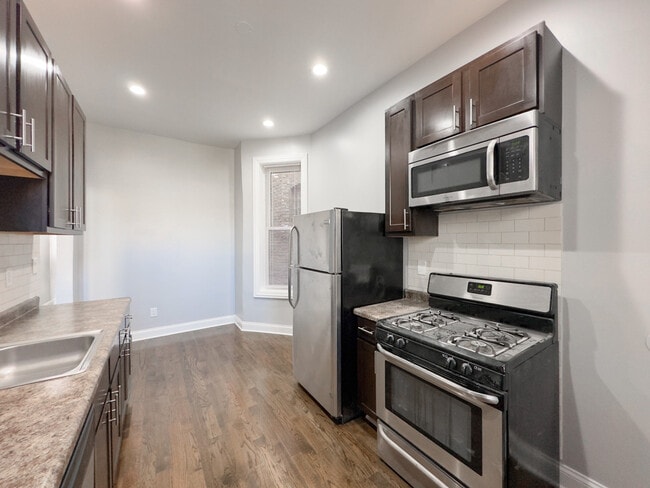 Photo - 906 W Montrose Ave Unit 3