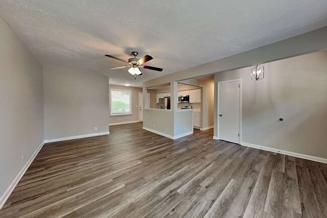 Photo - 690 Frankfort Dr