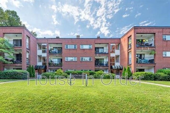 Building Photo - 30 Edgemont Rd Unit 18 Rental