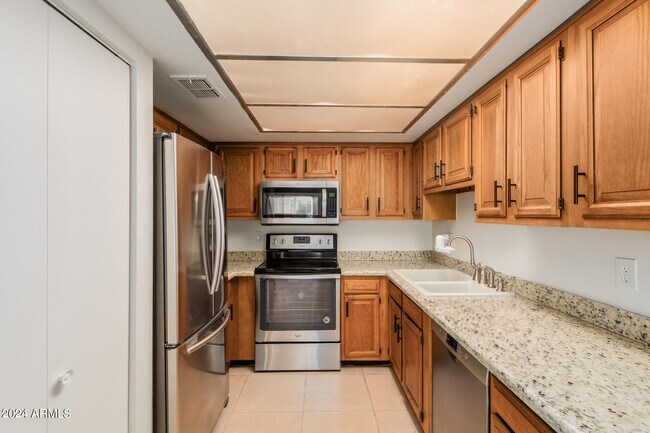 Photo - 7950 E Camelback Rd Unidad 107