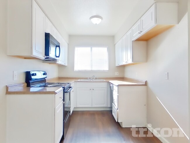 Photo - 5294 Acacia Way