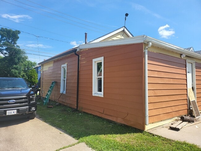 Building Photo - 918 5th Ave