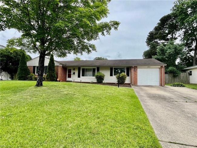 Photo - 3905 Brentwood Crescent House