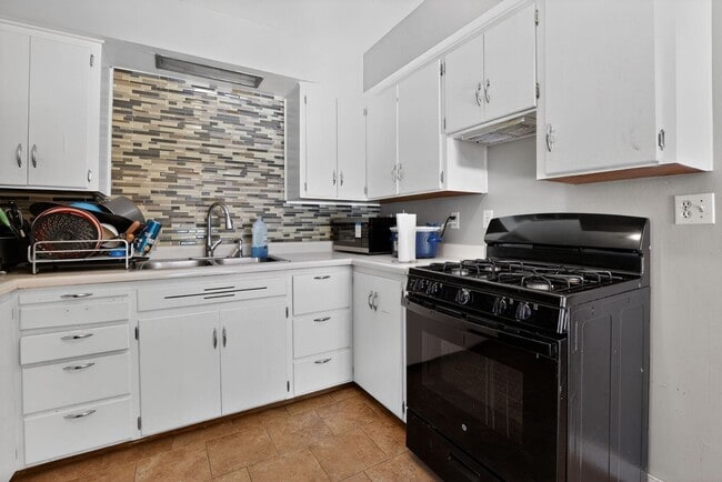 Photo - 800 W Joliet St