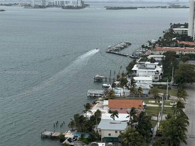 Building Photo - 10911 N Bayshore Dr