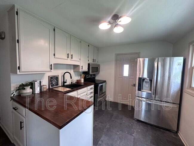 Photo - 600 S 48th St